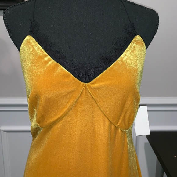 ⭐️NEW Velour Yellow Dress - Picture 5 of 8